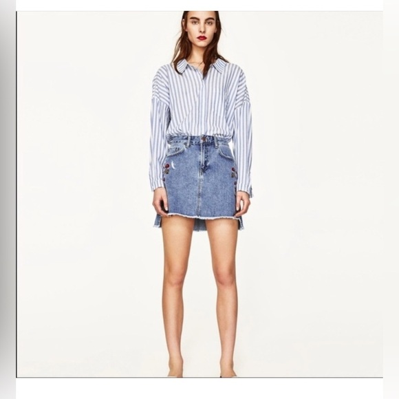 Zara Basic Denim Floral Embroidered Raw Hem Distressed Mini Skirt Size XS Fairy - Picture 2 of 6